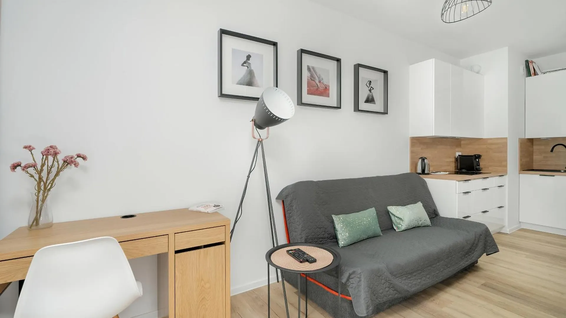 Spacious Apartments Niemena With Free Garage By Noclegi Renters Poznań