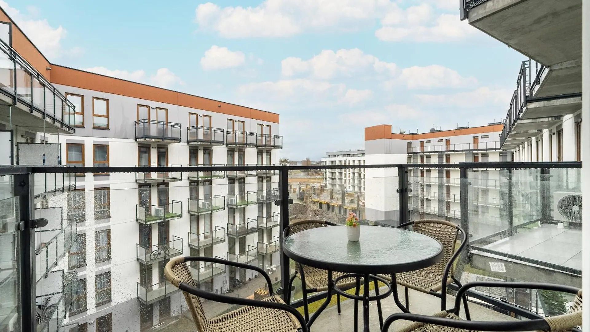 Spacious Apartments Niemena With Free Garage By Noclegi Renters Poznań Polen