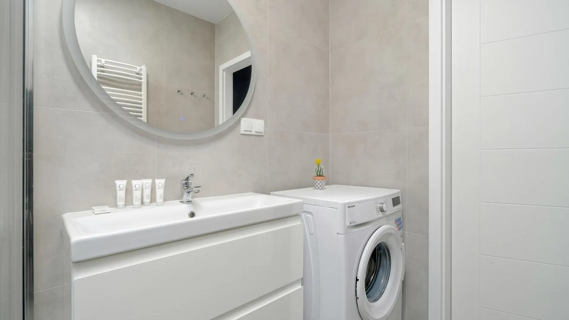 Spacious Apartments Niemena With Free Garage By Noclegi Renters Poznań 0*,  Polen