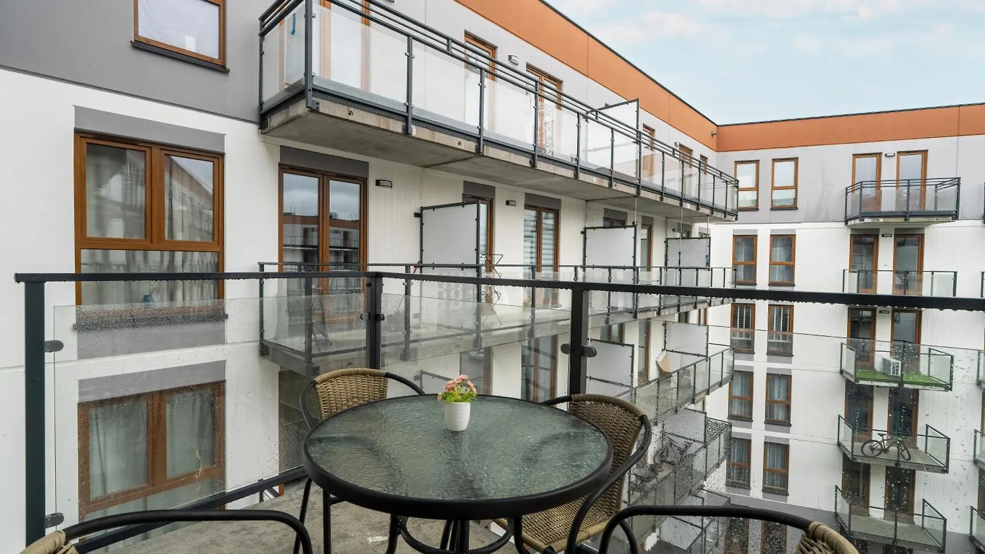 Spacious Apartments Niemena With Free Garage By Noclegi Renters Poznań Polen