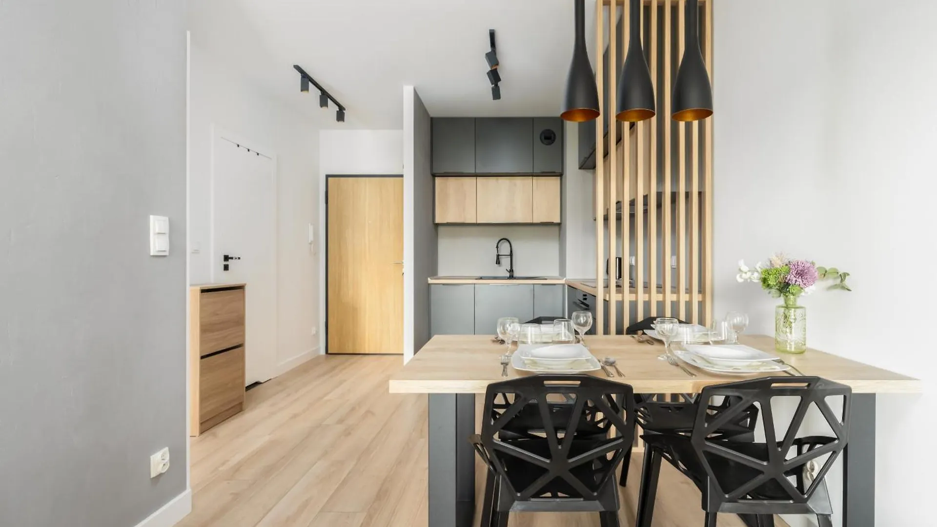 Spacious Apartments Niemena With Free Garage By Noclegi Renters Poznań