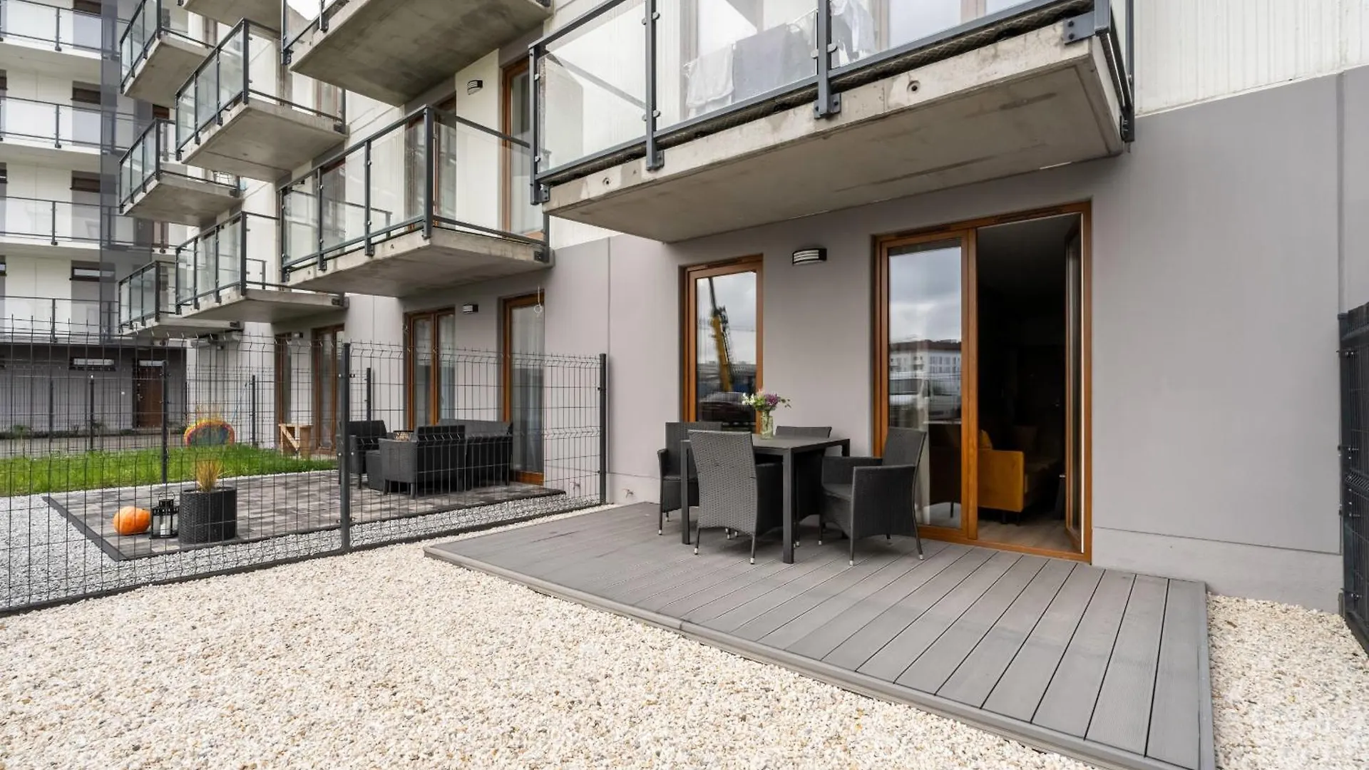 Spacious Apartments Niemena With Free Garage By Noclegi Renters Poznań